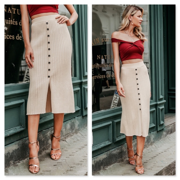 Rib-Knit Beige Sheath Buttoned Skirt Leg Slit - Picture 3 of 8